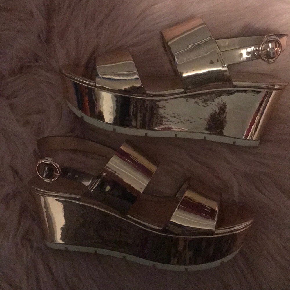 Guess wedges NWOT